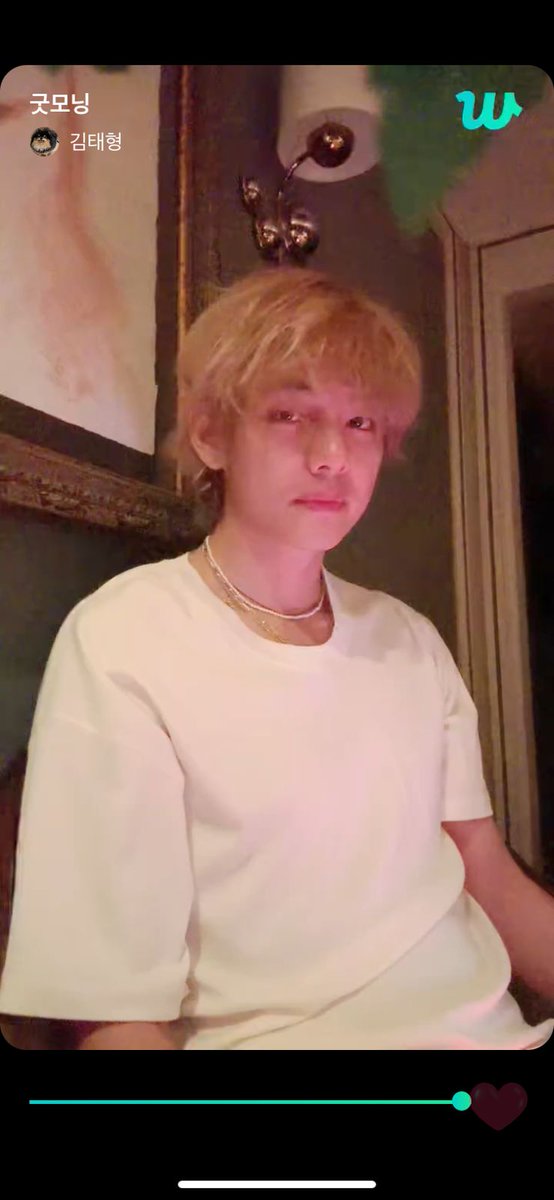 armychilensis's tweet photo. Gracias Tae por este live en weverse 🥰🥰 es muy lindo que siempre piense en compartir un momento con army 💜 @BTS_twt https://t.co/5djm6VV73l