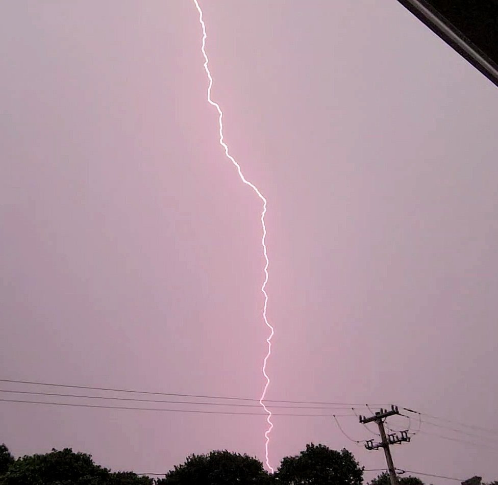 mokeefe86's tweet photo. @VisitMA 
@TownofPlymouth 
#rain #lightning #environnement #StormHour https://t.co/a9t7EGsGrU