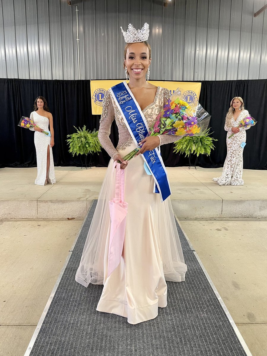 BluegrassFair's tweet photo. Congratulations, Aneisha Cox, age 20, who lives in Lexington and attends the University of Kentucky and was just crowned Miss Bluegrass Fair moments ago! Way to go! 👑 #lexington #lexky #sharethelex #bluegrassfair https://t.co/q8Kp6BoZjp