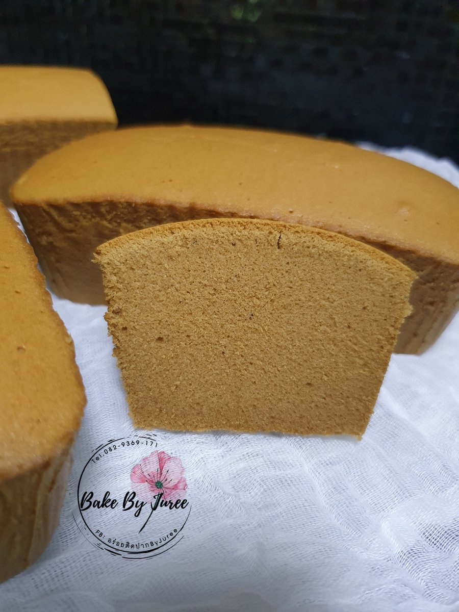 Coffee butter cake.
หอมกาแฟ + เนยสด รสนัวร์ ไม่หวานมาก เนื้อเค้กนุ่มๆ ชุ่มเนย 
ละลายในปาก ไม่ฝืดคอใช้เนยฝรั่งเศส เกรดพรีเมี่ยม ที่มีไขมันเนย 95% สาดกาแฟ 100 % (อย่างดี)  สายคาเฟอีนไม่ควรพลาด 
โลฟละ 260.-
(230-240.g)