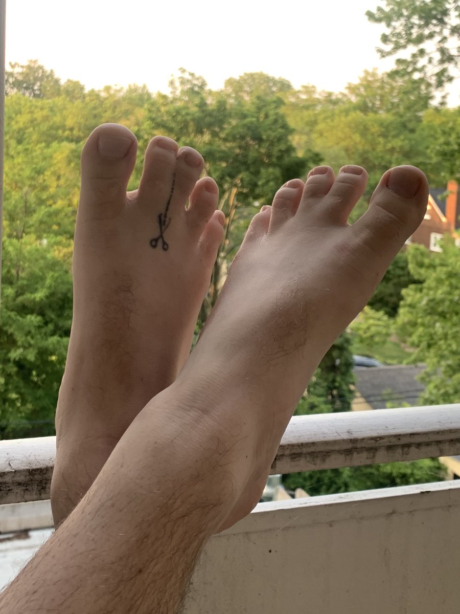 freakyfeetfolks's tweet photo. Howdy y'all. We are just a couple of folks sharing our feet. We will have an assortment of our very own feet pictures. Feet finder soon to come. In the meantime, please enjoy my webbed toes. #webbedtoes #toes #feet #foot #sexyfeet https://t.co/fDawe15f8E
