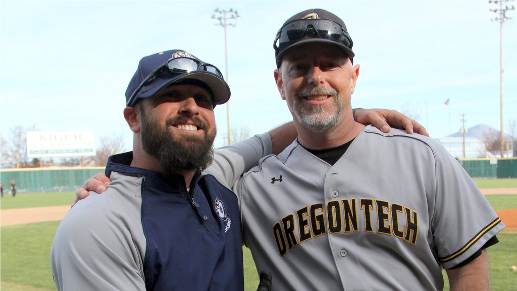 OregonTechOwls's tweet photo. Former OIT player/coach Matt Miles (1969-2023) passes away at age 53 after valiant 6-year battle with brain cancer...Miles played football/baseball at Tech and was head baseball coach from 2008-20, holding the school record for wins  https://t.co/0WcxwcOb1n https://t.co/hBmIOGENSj