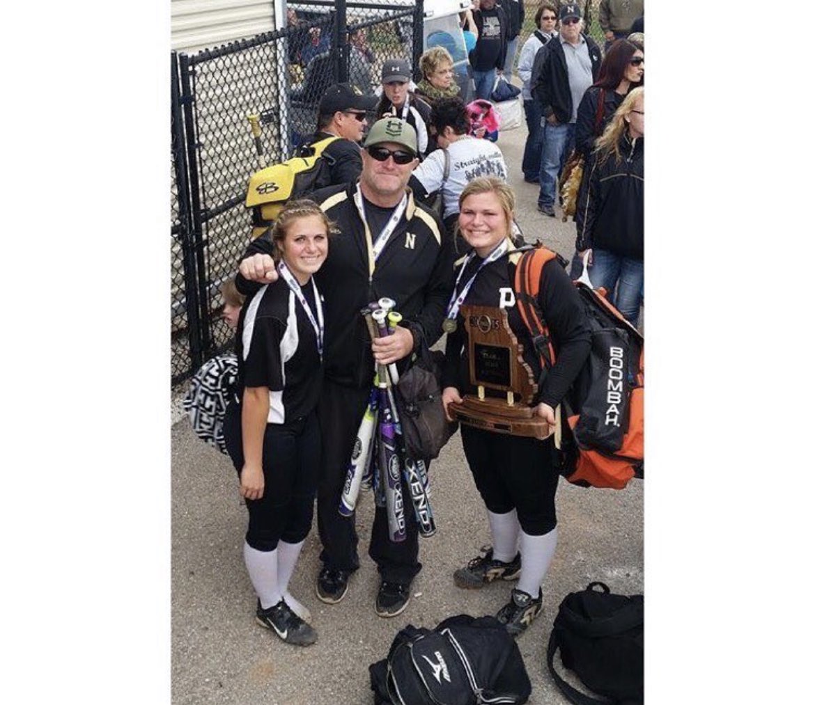 Madison_mnm's tweet photo. @EastonFastpitch @sydneyrmckinney https://t.co/jaU1xKpchA