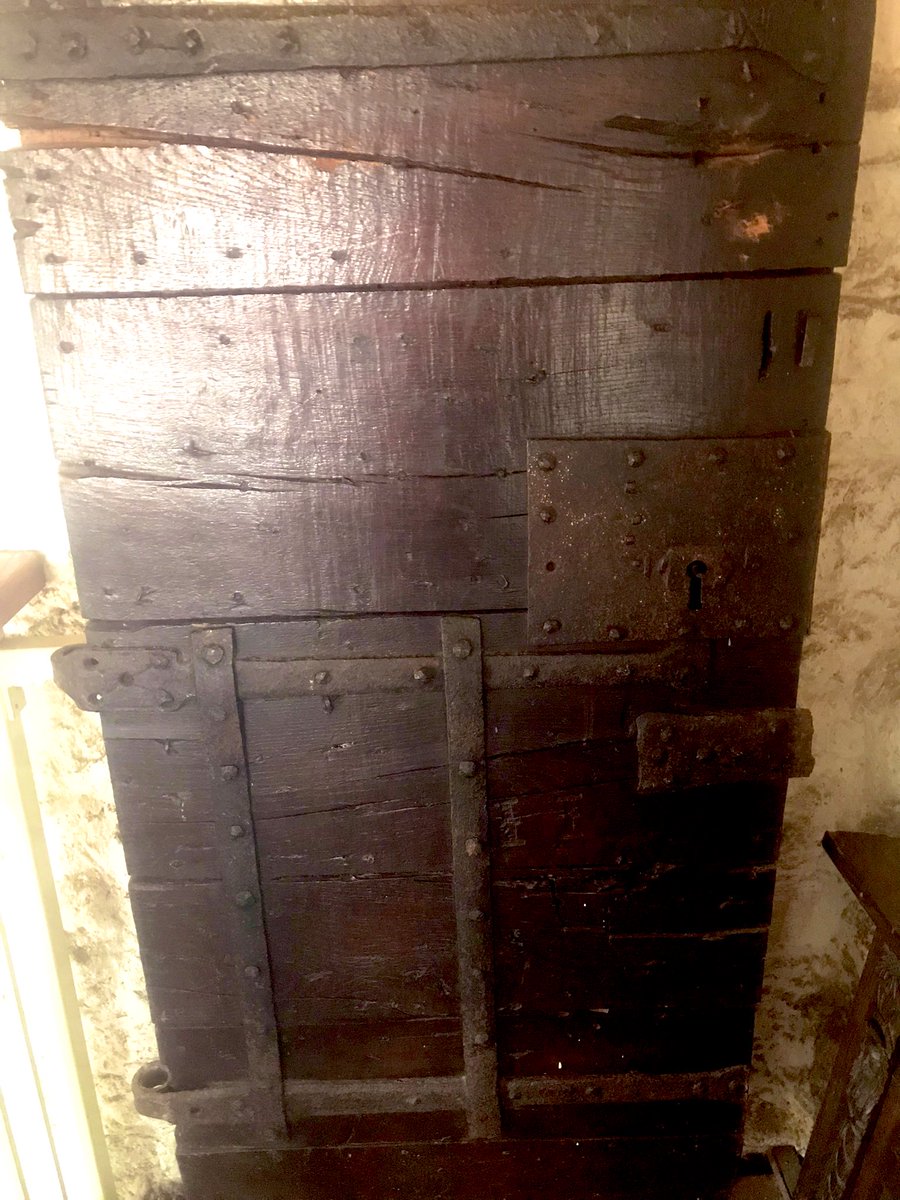 This door🚪led to the cell from which #Thomas Cranmer, Hugh Latimer & Nicholas Ridley were led to their deaths 🔥 for refusing to embrace the Catholic faith.

The door was originally in the Bocardo prison, once located over the North gate of Oxford, which was demolished in 1771.