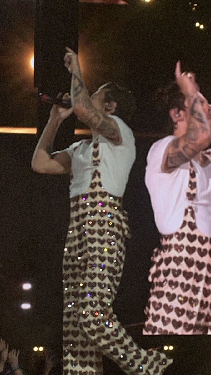 lizziesshouse's tweet photo. I got some cute pics last night https://t.co/0dBWTggk8I