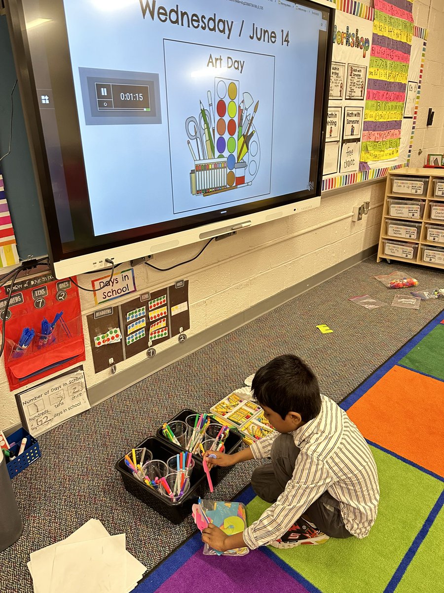 MrsKowalevicz's tweet photo. Creativity in action! 3οΈβ£π¨ποΈπ #ArtDay #EOYcountdown #FunInFirst #AlmostSecondGraders #APSisAwesome @RandolphStars https://t.co/Oio7Nunlas