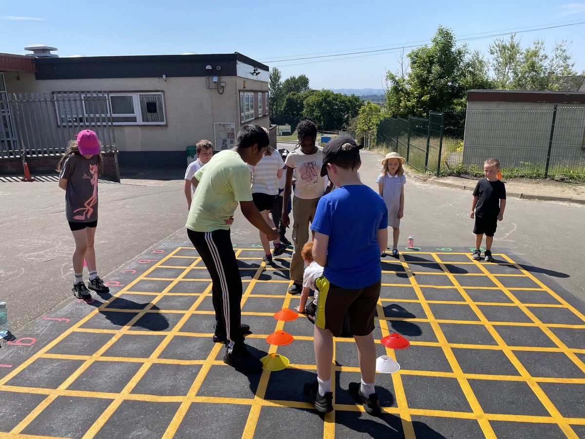 mrs_mcbirnie's tweet photo. Thank you so much P6 for teaching us some playground games. P2 give you 10/10! ⁦@standrewsFCRC⁩ ⁦@st_andrews_pc⁩ ⁦@MissKellyFCRC⁩ https://t.co/ox1I67MwHL