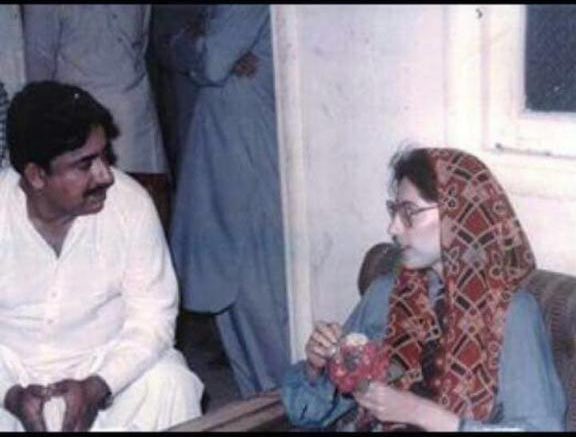 malibughio's tweet photo. Its proud moment for me to share these glimpses on twitter
My 4th Generation Wth #PPP Grndfather #SardarDhaniBux  Wth Quaid e awam #SZAB &amp; My Father MPA Sardar #HizbullahKhan Wth #SMBB &amp; My best ever glimpse wth #SMBB at My House larkana. 
Generation to generation #PPP https://t.co/Lp32Dg6wcP