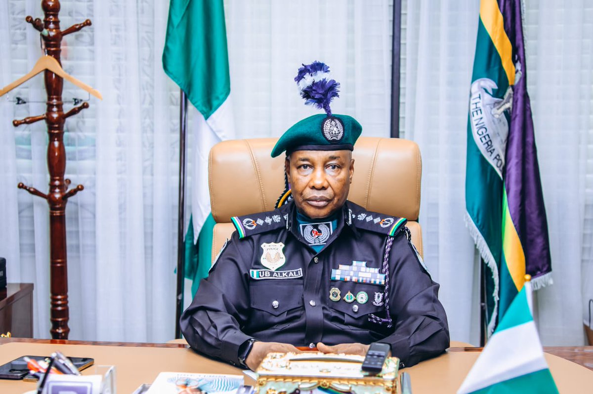 Princemoye1's tweet photo. We all hail the No1 police officer in Nigeria, NPF 01, IGP Usman Alkali Baba psc+, NPM, NEAPS, fdc, CFR, as he flaunts PMF ceremonial attire. We have values and standards in the Police. God bless the NPF. Ire oo. https://t.co/GsaS2Fz1aw