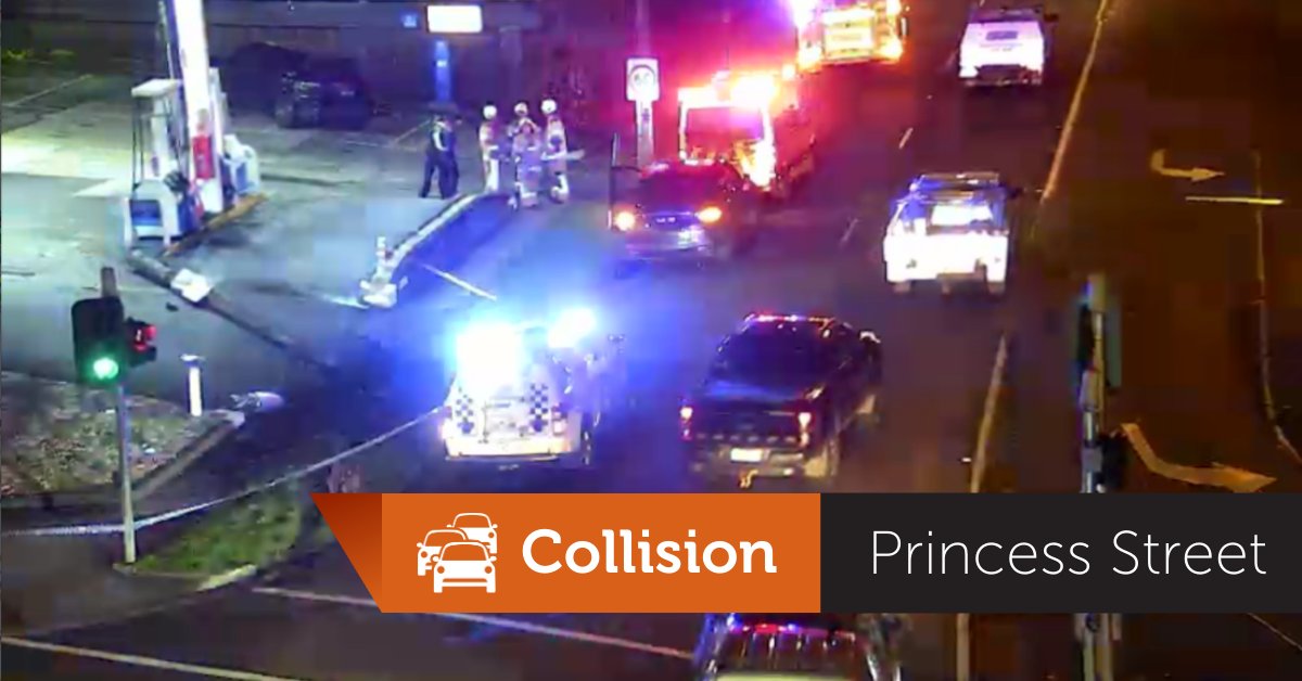 Left lane closed southbound on Princess Street, Kew at the Chandler Highway, due to a collision. One lane is open under the direction of emergency services. @VictoriaPolice, @AmbulanceVic and @FireRescueVic crews are attending. Please merge safely. #victraffic