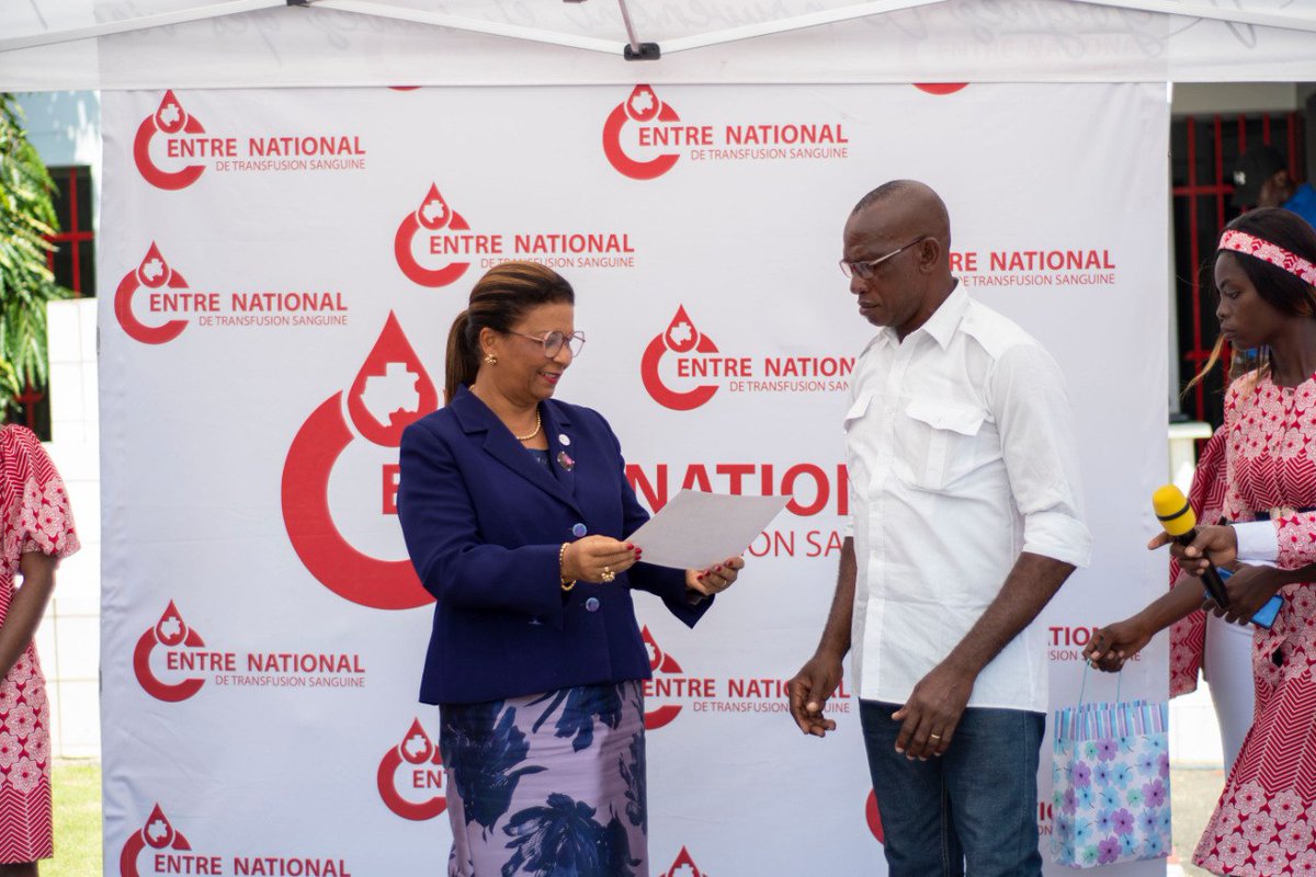 La Journée mondiale du donneur de sang  #JMDS a pour objectif de faire connaître le besoin en sang et en produits sanguins sûrs d’une part et d’autre part, de sensibiliser pour la mobilisation des donneurs de sang volontaires et bénévoles aux systèmes nationaux de santé.