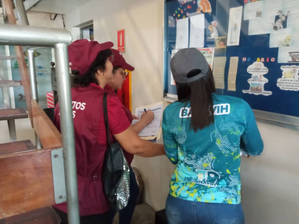 Banavihaldia's tweet photo. #BanavihApure🇻🇪||En trabajo conjunto con #IncesApure, se llevó a cabo una #JornadaDeFiscalización a empresas ubicadas en la AV. Puente María Nieves y Paseo Libertador.
Acción que brindó asesorías jurídicas y técnicas a nuestros empleadores en el proceso del FAOV. https://t.co/FeV5yuxlDO
