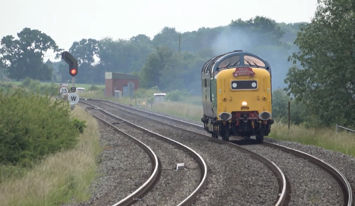 55009 ALYCIDON powering towards Worcestershire Parkway heading back to #BarrowHill #deltic #alycidon <a href="/DelticPS/">Deltic Preservation</a> <a href="/DelticSociety/">Deltic Preservation Society</a> #class55 #0Z55 #trains #loco #thrash #railways