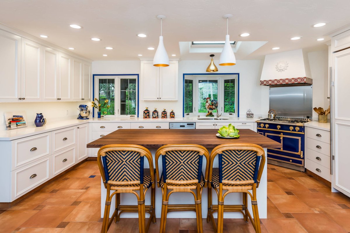 This stunning European kitchen interior design perfectly blends elegance and functionality! 🌟🏡 #KitchenGoals #InteriorDesign #LosGatos