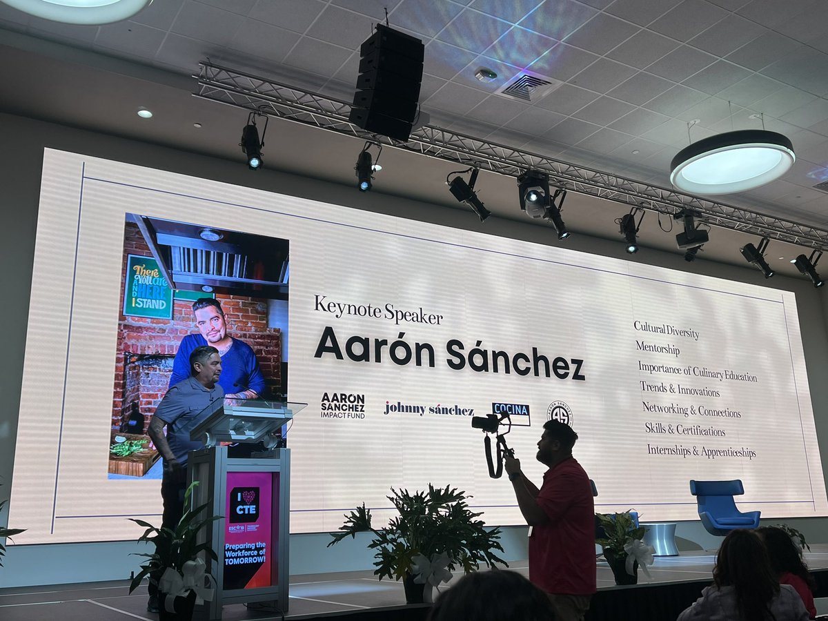 OHairston_MHS's tweet photo. Learning and networking with @MontwoodHS CTE Department at The Preparing Workforce of Tomorrow CTE Conference with #ecs19! Great Keynote Speaker! #iheartCTE #TEAMSISD #Excellence #earnyourhorns https://t.co/BImdySfBEd