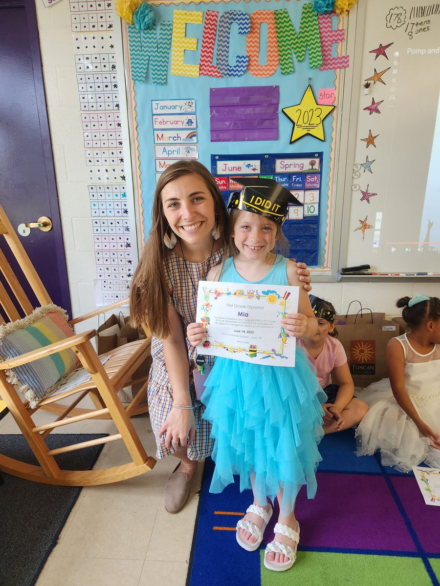 CuddySoule's tweet photo. Team 9’s First Grade Graduation! 🎓 I am SO proud of you!!! https://t.co/F1hyFY9xe8