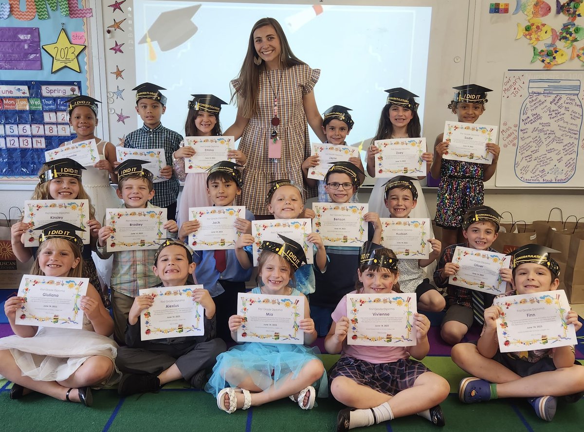 CuddySoule's tweet photo. Team 9’s First Grade Graduation! 🎓 I am SO proud of you!!! https://t.co/F1hyFY9xe8