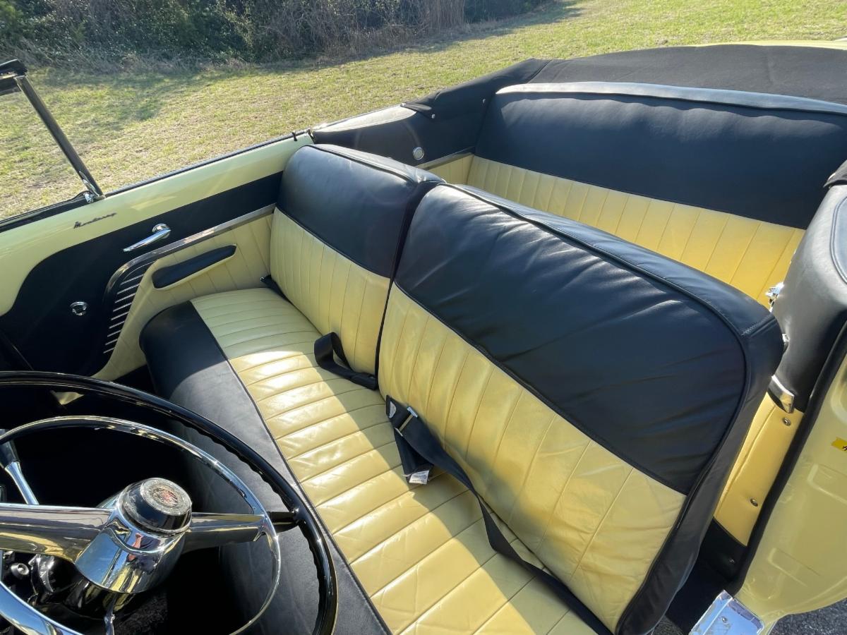 kruseclassics's tweet photo. NO RESERVE! LOT #DKC23-053 1953 Mercury Monterey
* bid here: https://t.co/fZDu1aKS88
* 255.4ci V-8 Engine with 125hp
* Merc-O-Matic Transmission
* Tachometer
* Power Top
* Dual Exhaust
* Fender Skirts https://t.co/49NwDl4q7a
