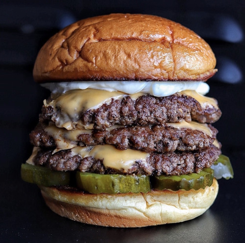 Mmmm 😋 Triple Cheeseburger 🍔