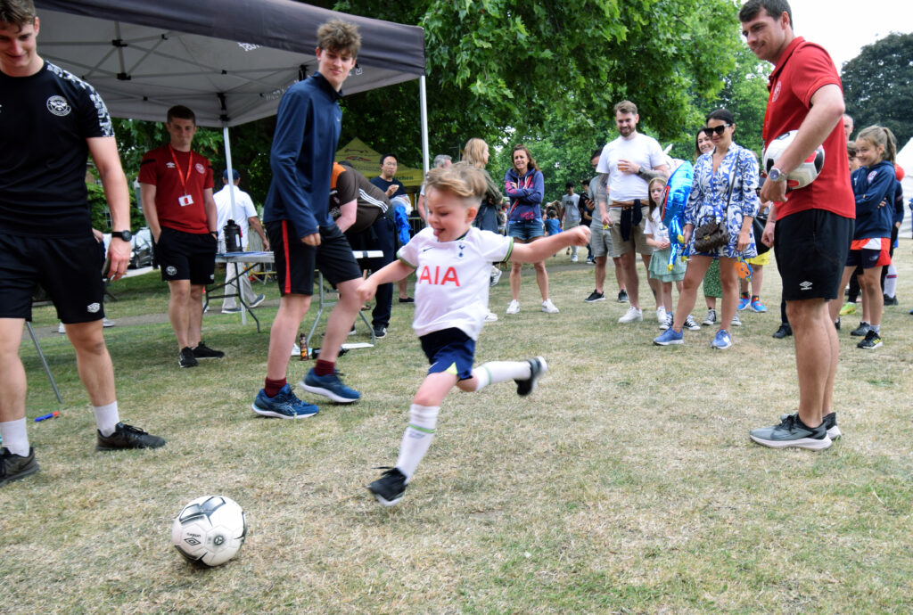 This Saturday’s Fete on Kew Green 11am - 6pm will be full of great things for the kids to do:

• Victorian fun fair ride 
• Mobile farm 
• Football cage for goal practice
• Selfies with Brentford FC Buzz &amp; Buzzette
• Face painting at Living In Magazine’s stall
and more