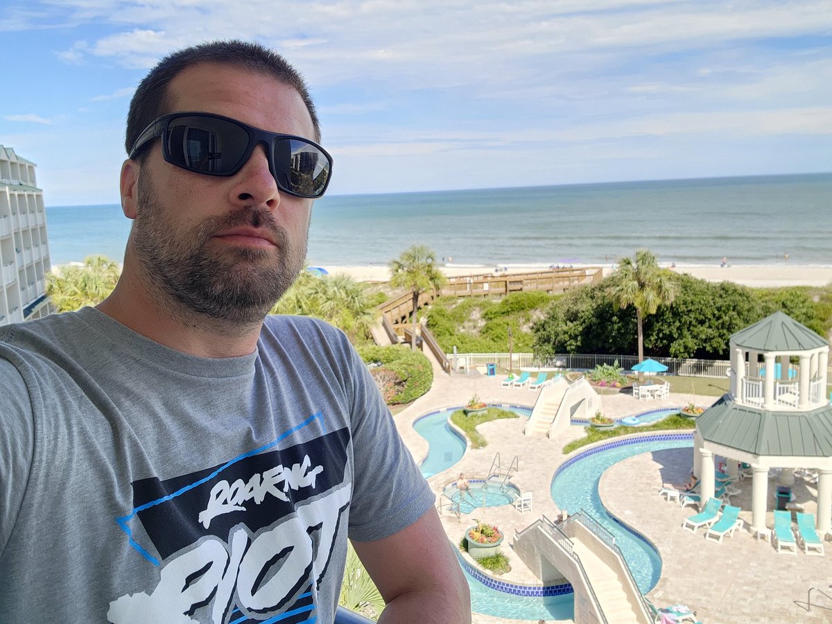 JRMONEYnc's tweet image. #doyouriot at the beach....boyyeeeeee(lawdamercy)

@roaringriot