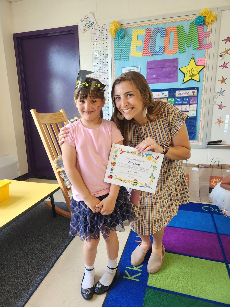 CuddySoule's tweet photo. Team 9’s First Grade Graduation! 🎓 https://t.co/T2IdEwqPYH
