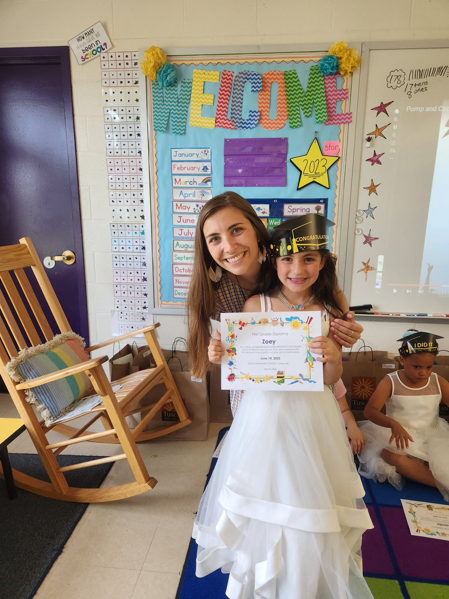 CuddySoule's tweet photo. Team 9’s First Grade Graduation! 🎓 https://t.co/T2IdEwqPYH