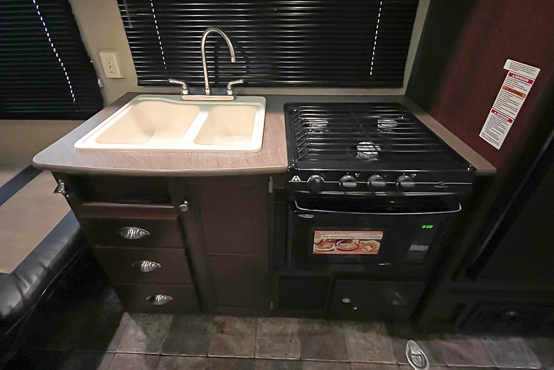 SylvanLakeRV's tweet image. 🚨NEW INVENTORY ALERT🚨
Introducing the 2015 Keystone Rubicon 2100 (Stock 5333). The 12' Garage Toy Hauler will ignite your passion for the open road!
sylvanlakerv.com/listings/2015-…

#PreOwnedRV #RVforsale #reddeeralberta #traveltrailer #toyhauler #keystoneRV