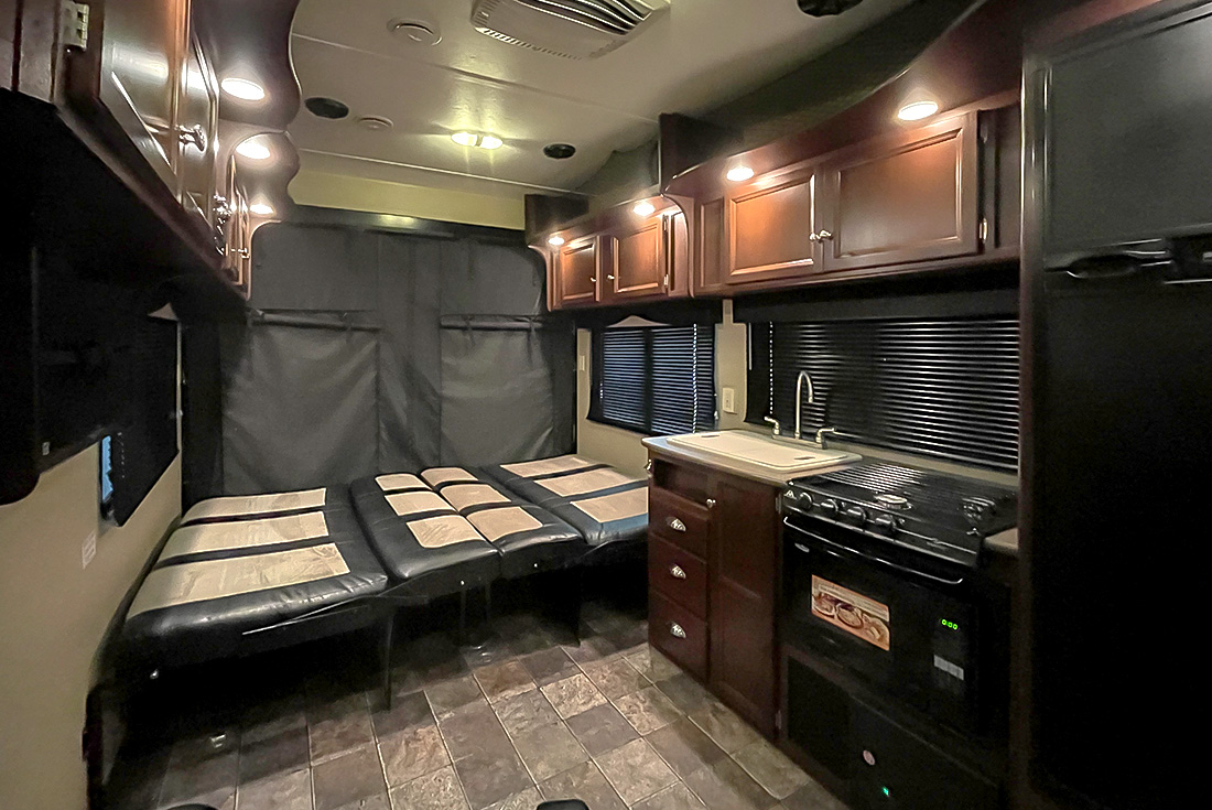 SylvanLakeRV's tweet image. 🚨NEW INVENTORY ALERT🚨
Introducing the 2015 Keystone Rubicon 2100 (Stock 5333). The 12' Garage Toy Hauler will ignite your passion for the open road!
sylvanlakerv.com/listings/2015-…

#PreOwnedRV #RVforsale #reddeeralberta #traveltrailer #toyhauler #keystoneRV