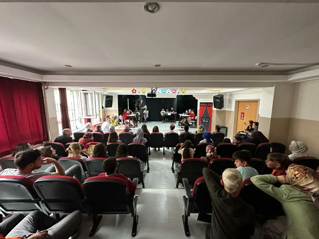 4. Sınıflar arası bilgi yarışmamızı bugün final kısmıyla tamamladık. Katılım sağlayan emek veren tüm öğretmen ve öğrencilerimize teşekkür ediyoruz. 1. Olan 4/C sınıfını ve öğretmeni Seda Akcan'ı tebrik ediyoruz. <a href="/gopmem/">Gaziosmanpaşa İlçe Millî Eğitim Müdürlüğü</a> <a href="/MslmYldz54/">Müslüm Yıldız</a>