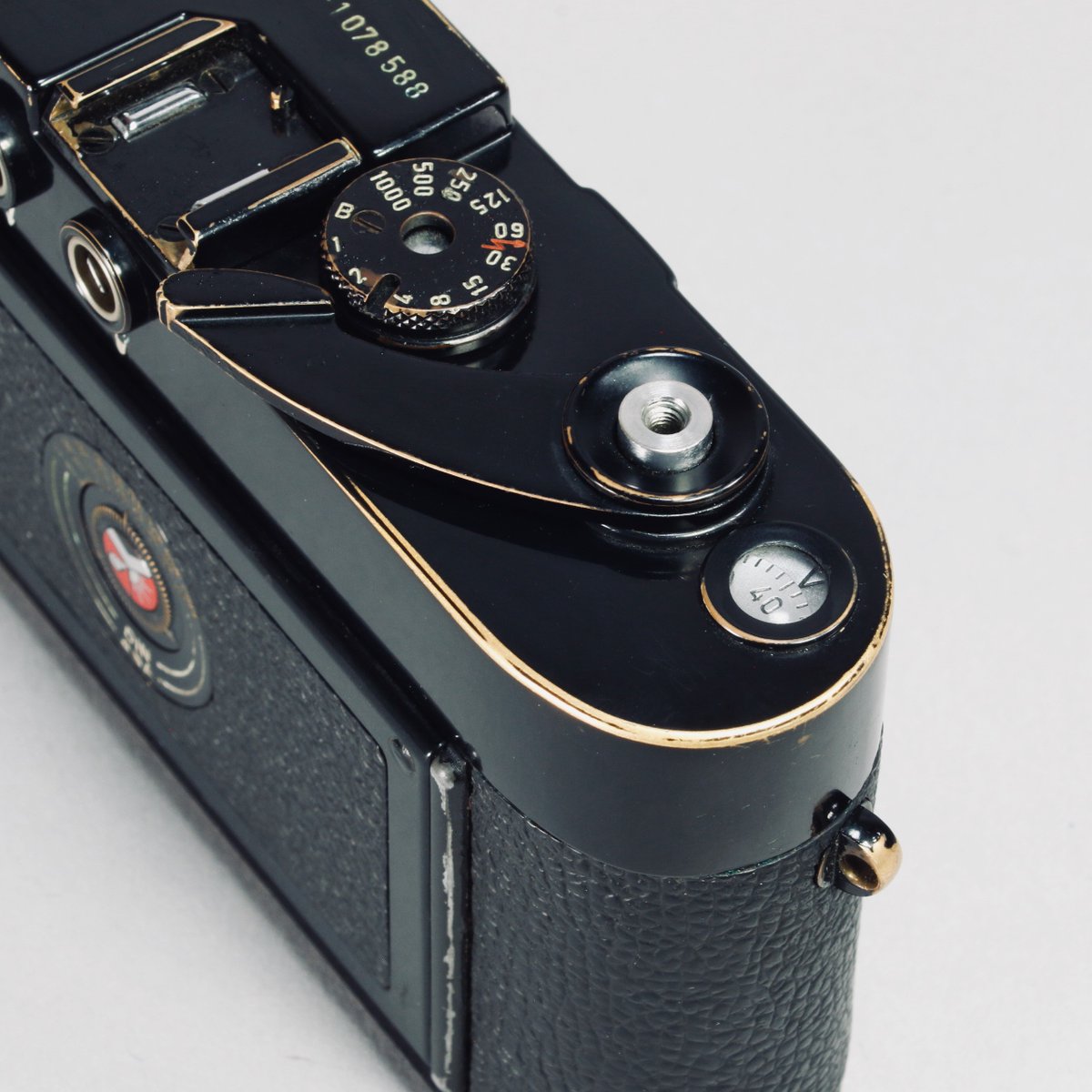 bluemooncamera's tweet photo. Blue Moon Camera is pleased to offer for sale a true icon of photographic history -- a 1963 Leica M3 Black Paint. Head over to our Codex blog to read staff member Gabriel Binder's essay on the history of black paint M3s and what if feels like to shoot film with one today. https://t.co/0lxpQID88h