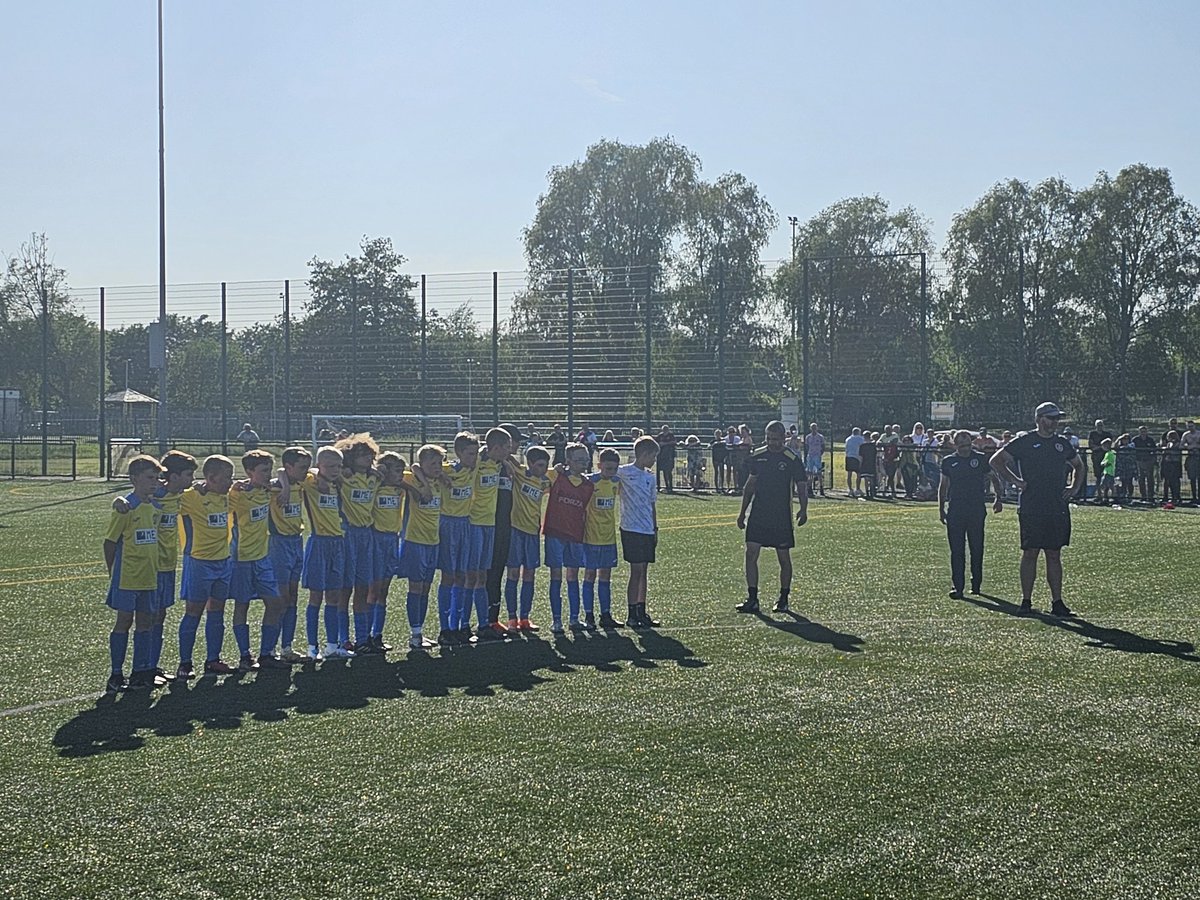 We would just like to thank our good friends @s_wishaw firstly for a good game tonight and, most importantly, the respect yous and your parents showed for Tom and his family tonight was fantastic. Thank you from everyone at Holytown Colts 🔴⚫️🔴⚫️