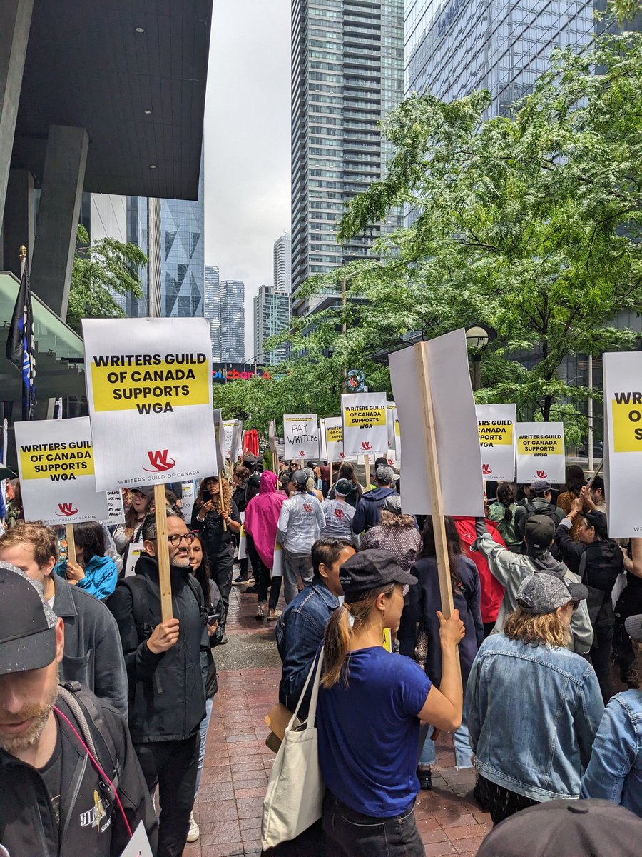 Derek Robertson tweet media