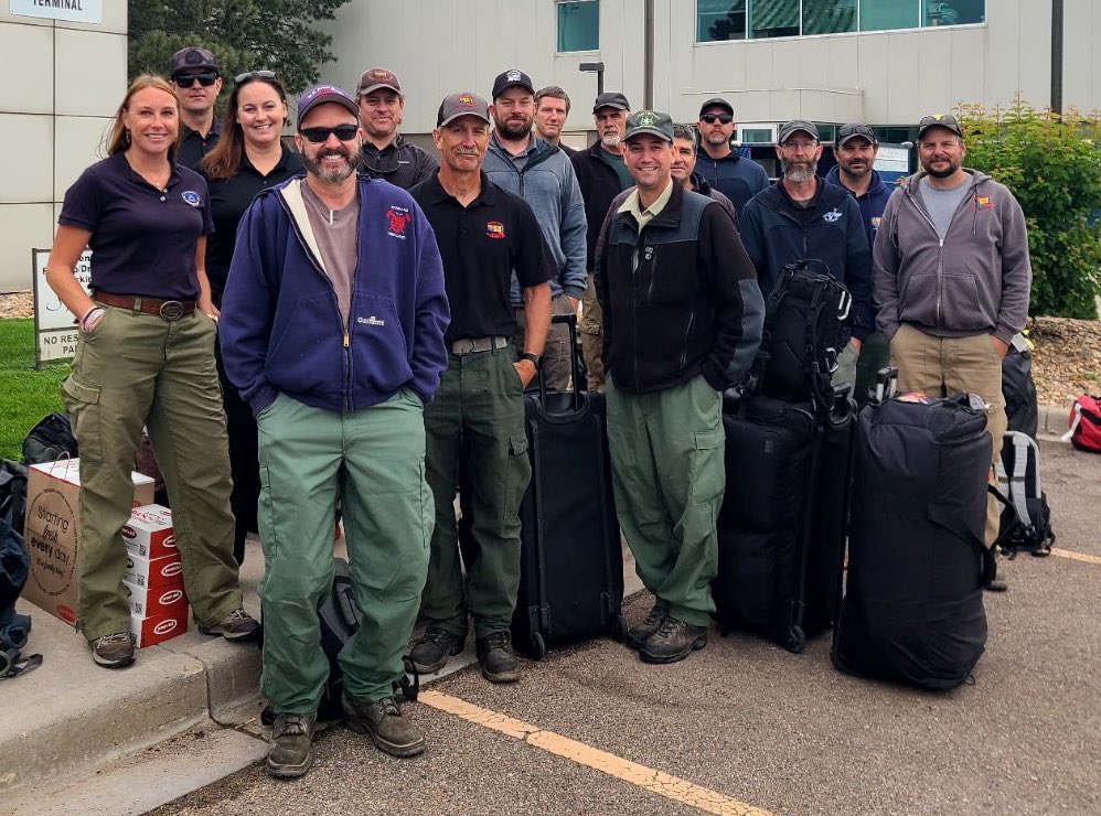 T1SWIMT's tweet photo. A small contingent of SWAT1 have mobilized to support our neighbors to the north 🇨🇦 assigned to fires nearly 500k acres in size near Lebel-sur-Quévillon, Quebec 
#FireYear2023 #QuebecSupport #CanadianWildfires https://t.co/RYaMnpXYwp
