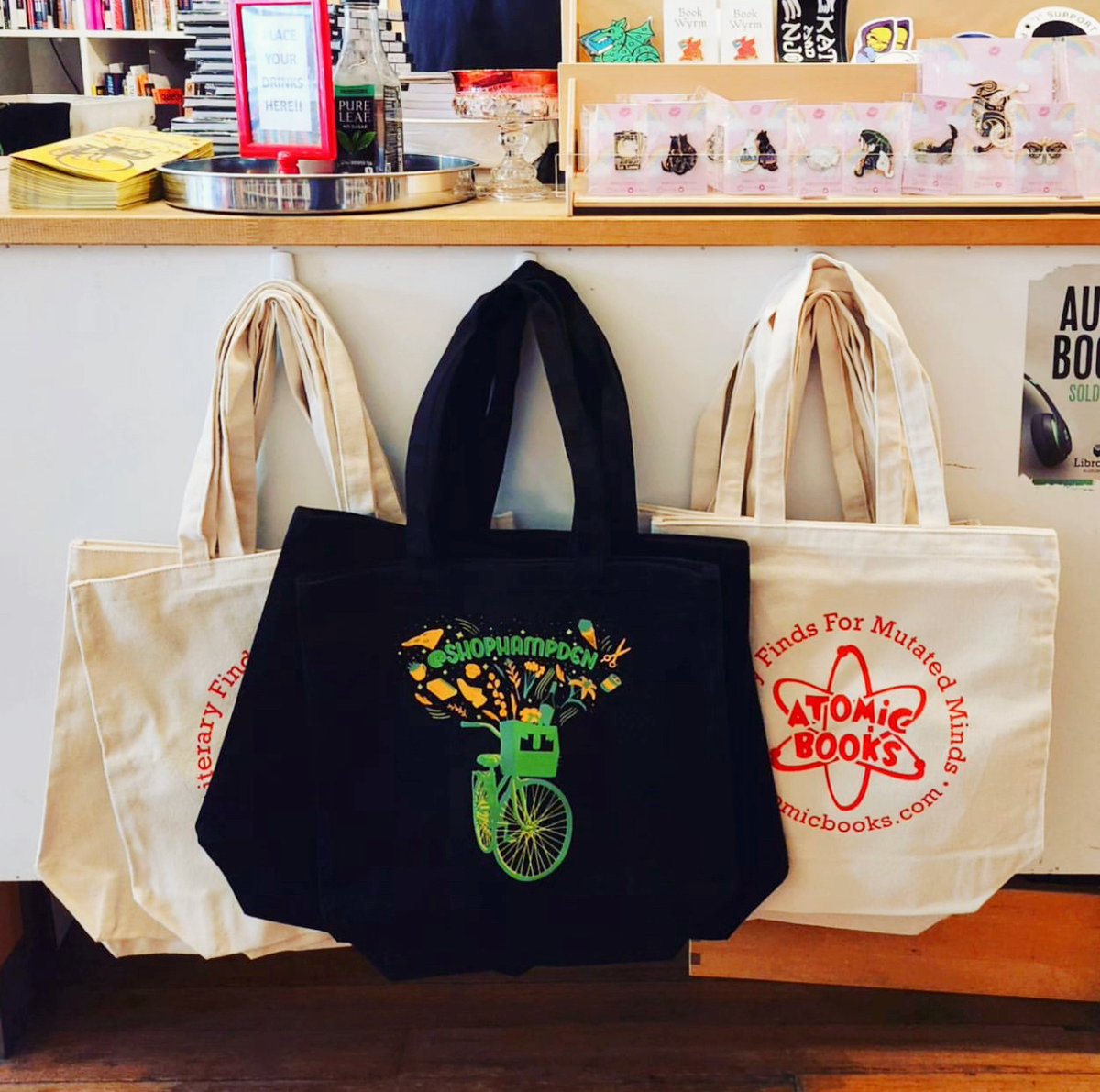 bagworksny's tweet photo. Our Manhattan totes are available in multiple colors as well as multiple materials! We are sure to have a tote that will make your artwork POP 😊

Check out our tote selections, including this one, at https://t.co/0cIDGb3WdX 🔗 

#totebags #custom #artwork #nyc #wholesale https://t.co/T5GFpS7Ihu