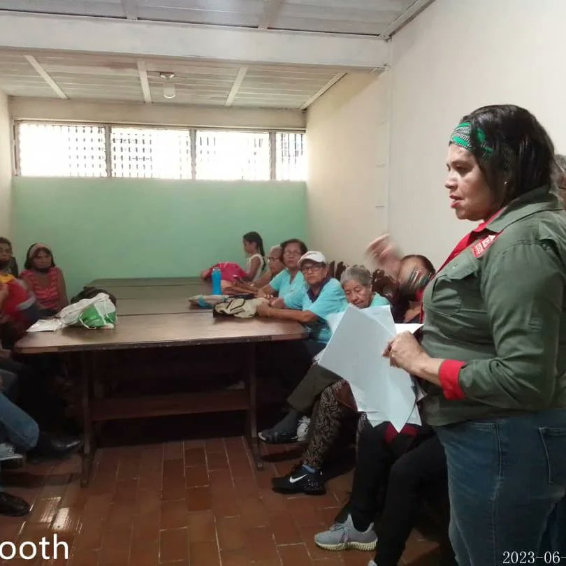 Lina_Ron_2023's tweet photo. #13Jun || 💫Parlamentarismo
Social de Calle. Nos fuimos a hablar de la "Ley Orgánica Para La Atención Integral de las Personas Adultas Mayores"💫
#ComandoLinaRon
#NoMasInjerenciaYankee
.@NicolasMaduro .@dcabellor .@DiputadaJanitza .@jorgerpsuv .@Asamblea_Ven .@VTVcanal8 https://t.co/ScCAwOpDna