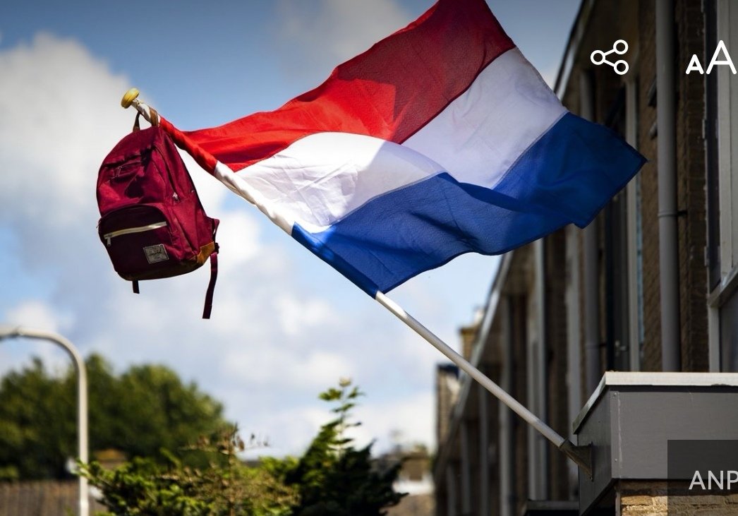 BijlesExcellent's tweet photo. Na veel #lesuren, #proefwerken, #huiswerk en de #examens kregen vandaag duizenden studenten te horen of ze geslaagd zijn. 

Van harte gefeliciteerd aan alle geslaagden!  
Nog niet geslaagd? De volgende keer lukt het je vast wel. 
#Examens 
🎒🇳🇱 https://t.co/n7CKU4vJ9f