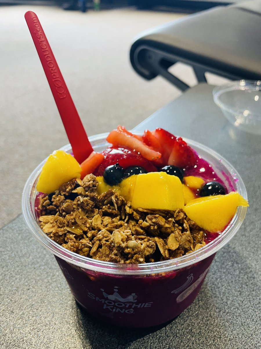 camrecgal's tweet photo. My lead coordinator can’t get enough of these #smoothiebowls and I was inspired. Waiting to board my flight and enjoying this dragonfruit concoction! She made my afternoon without even knowing it!

#eatingonthego #propertymanagementlife #smoothieking https://t.co/l2ZMZggHhG