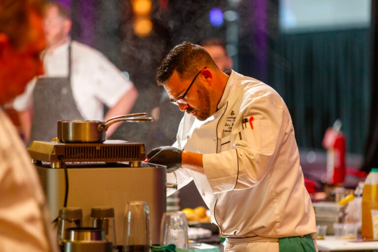 MyBravaHome's tweet photo. The Brava is the perfect tool for the at-home chef and it is LITERALLY used by professional chefs in competitions. Sam Brod won the 2023 Club + Resort Chef of the Year Competition with Brava's help. 👨🍳💡🍽 @clubresortchef
https://t.co/wUsey7u8jr
#BravaBrilliant #BravaHome https://t.co/4V8WOEqFFY