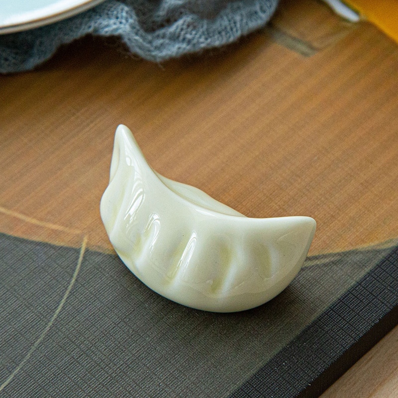 Tired of your chopsticks rolling around aimlessly on your table? Fear not, because our Gyoza Chopsticks Holder is here to save the day!

Visit: mesmerized.it/products/gyoza…

#GyozaChopsticksHolder #DumplingDelight #TabletopCharm