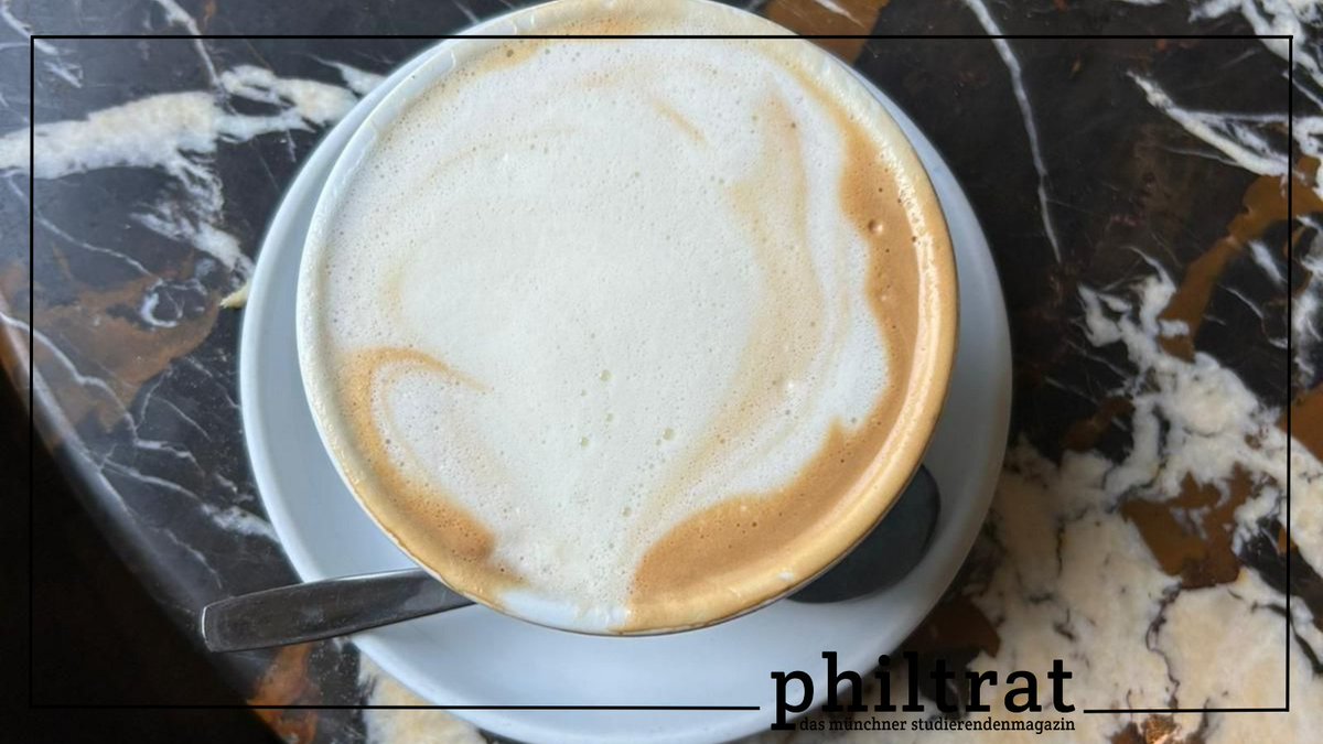 Kaffee verbindet. Diese Kolumne will einige der Geschichten, die beim Kaffee erzählt werden, teilen und damit das Gefühl des „Kaffeetrinkens“ einfangen.
philtrat-muenchen.de/kaffee-satz-wi…