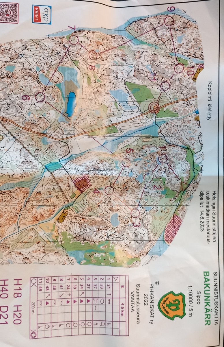 ilemalmi's tweet photo. Tänään aivan huikeat @hsorienteering   seuranmestaruuskilpailut! Kiitos @teroheikkila ja muut järjestäjät 👍Lähtöviivalla 174 samanväristä eri-ikäistä ja kannustajat siihen päälle 🥳 Itse jouduin nöyrtymään jo 1. ja 2. rasteilla, joten mainio Jukolatreeni 💪 #suunnistus https://t.co/YEaRwY62r8