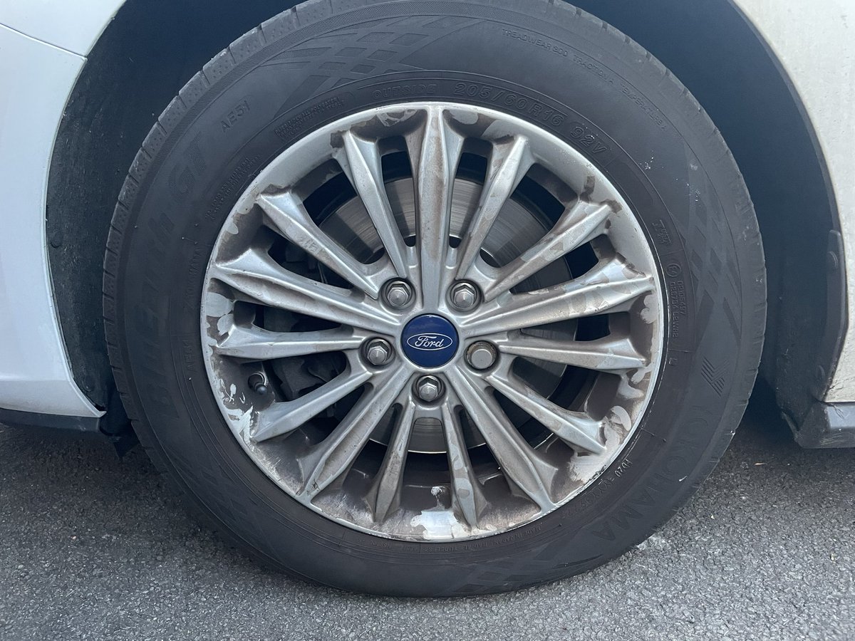 HannahBrooks27's tweet photo. @Kwik_Fit  turned up for a new tyre today due to a flat. You had no problem replacing 3 other tyres. Said you fixed this one.  I think not. Very dangerous allowing a customer to leave like this !! #kwikfit #dangerous #cars #tyres #shocking https://t.co/tSZNw4mztU
