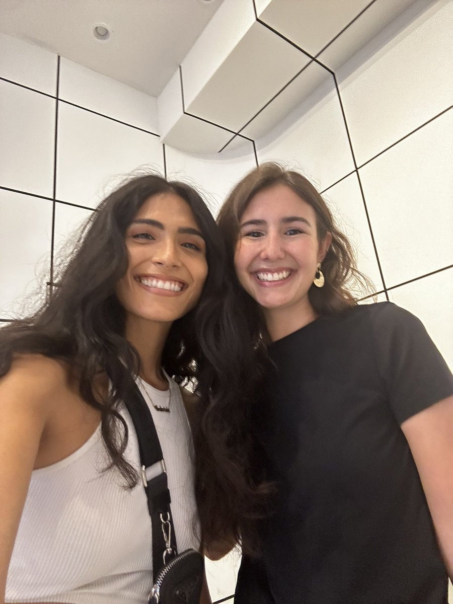 gabrielafotoo's tweet photo. Congrats to be had from nyc last night @brtmoments #FULL_SPECTRUM @larswander https://t.co/NxaqoLnQl0