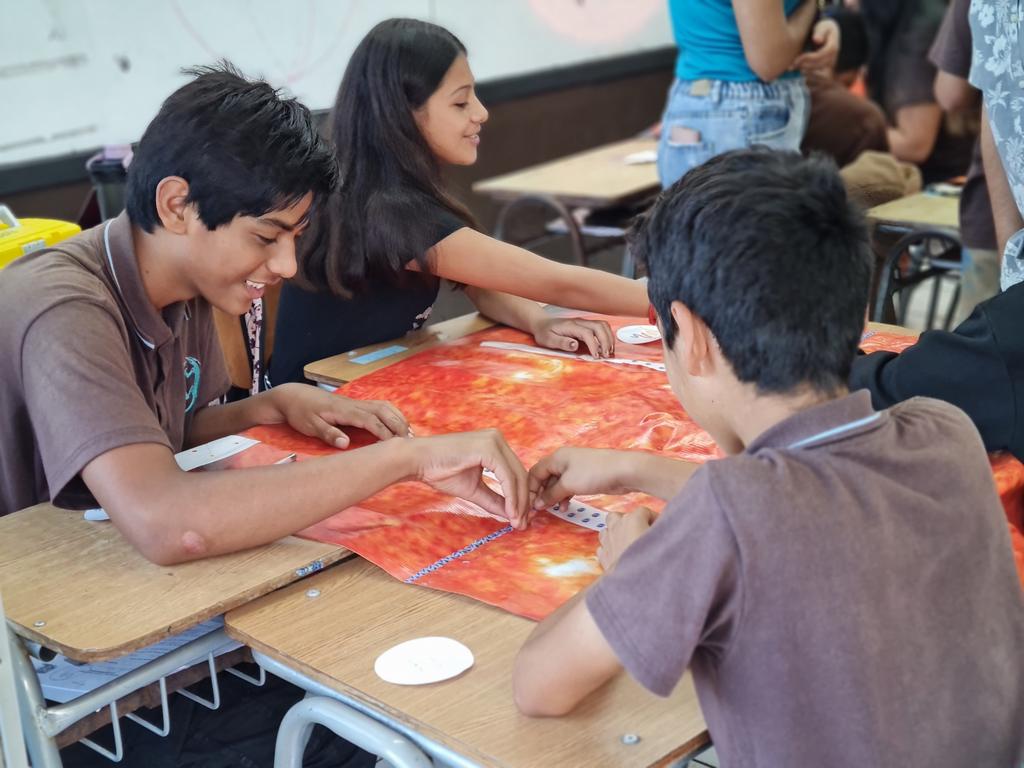 Día dos #GiraAstronómica con <a href="/congresofuturo/">Congreso Futuro</a> en tu comuna y #PlanetarioRapaNui aprendiendo sobre el #Sol en Colegio <a href="/aldeaeducativa_/">Aldea Educativa</a> 
#RapaNui 
#CentrosAnid