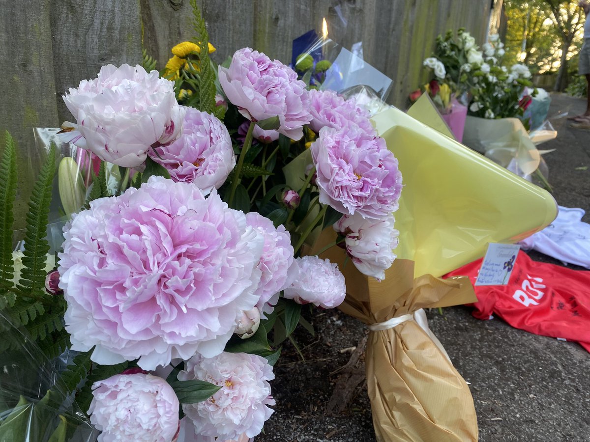 darshnasoni's tweet photo. โDear Mr Coates, thank you for rescuing me when I got trapped in the toilet. Love from Elsa in Y4.โ
What a lovely tribute to Ian Coates! The school caretaker was killed in the Nottingham attacks. This was one of the messages left by a pupil on the road where he died. R.I.P https://t.co/0wFygeoWT4
