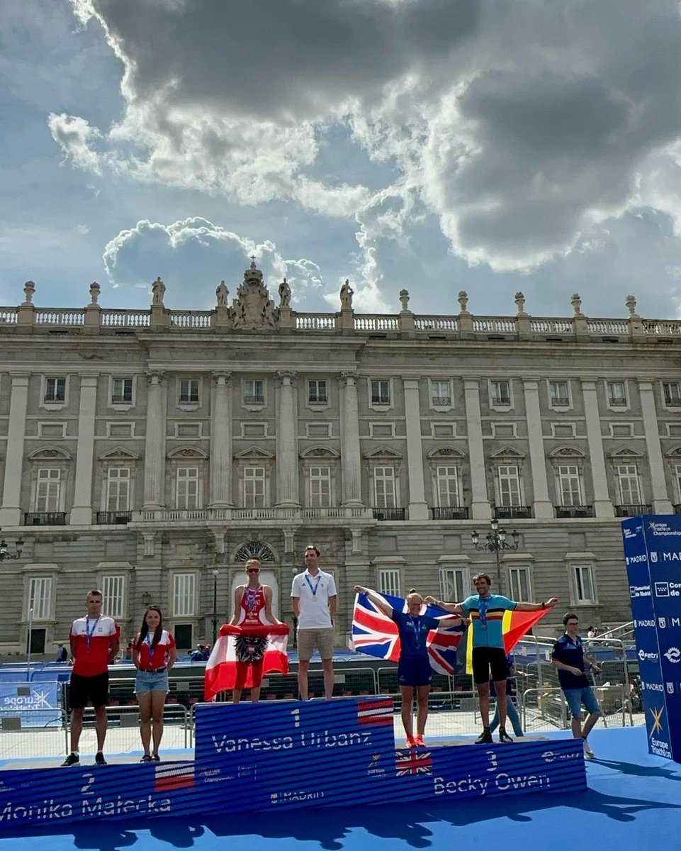 BxOwen's tweet photo. It’s not a sacrifice, it’s a privilege 
🏃🏻‍♀️🚴🏻‍♀️🏃🏻‍♀️🥉 https://t.co/QDCmJeiUum