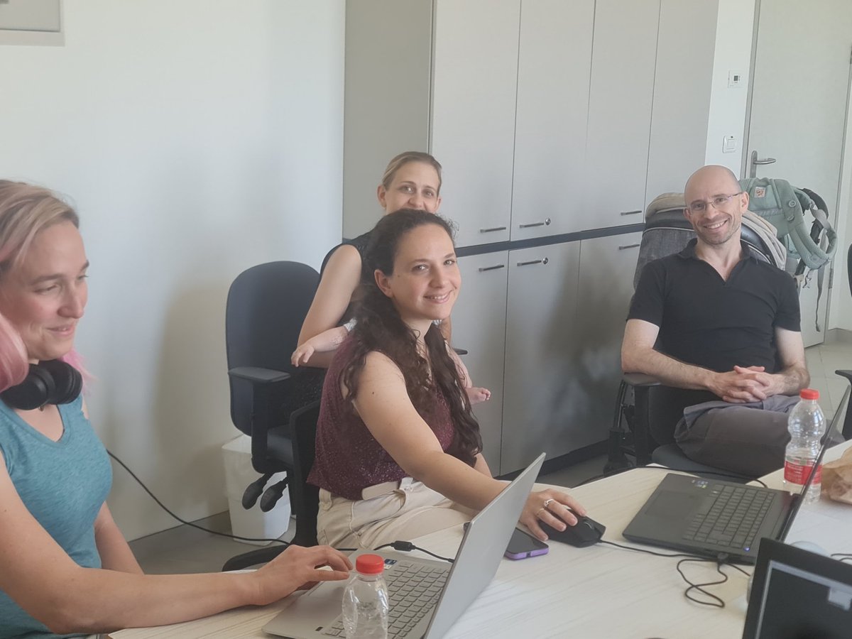DaphnaCanetti's tweet photo. @IditHaifa young researchers at the 9th flr control room of the conference #makingabetterworld & #SDGs @hevra_haifa @UofHaifa @ASUHaifa. What a Wonderful Day!📣🛎👣 https://t.co/1CuYCu6Xn9