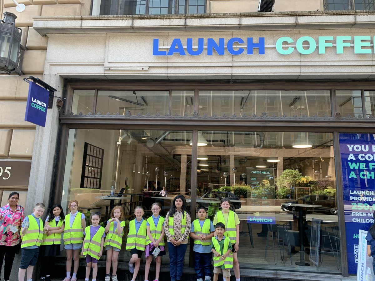 MrsReillyPT's tweet photo. Thank you to @LaunchFoods for an amazing morning at Launch Coffee for our citizenship winners! What a treat! 🙏☀️🧁☕️@RiversideGovan https://t.co/bd8D4lnao8