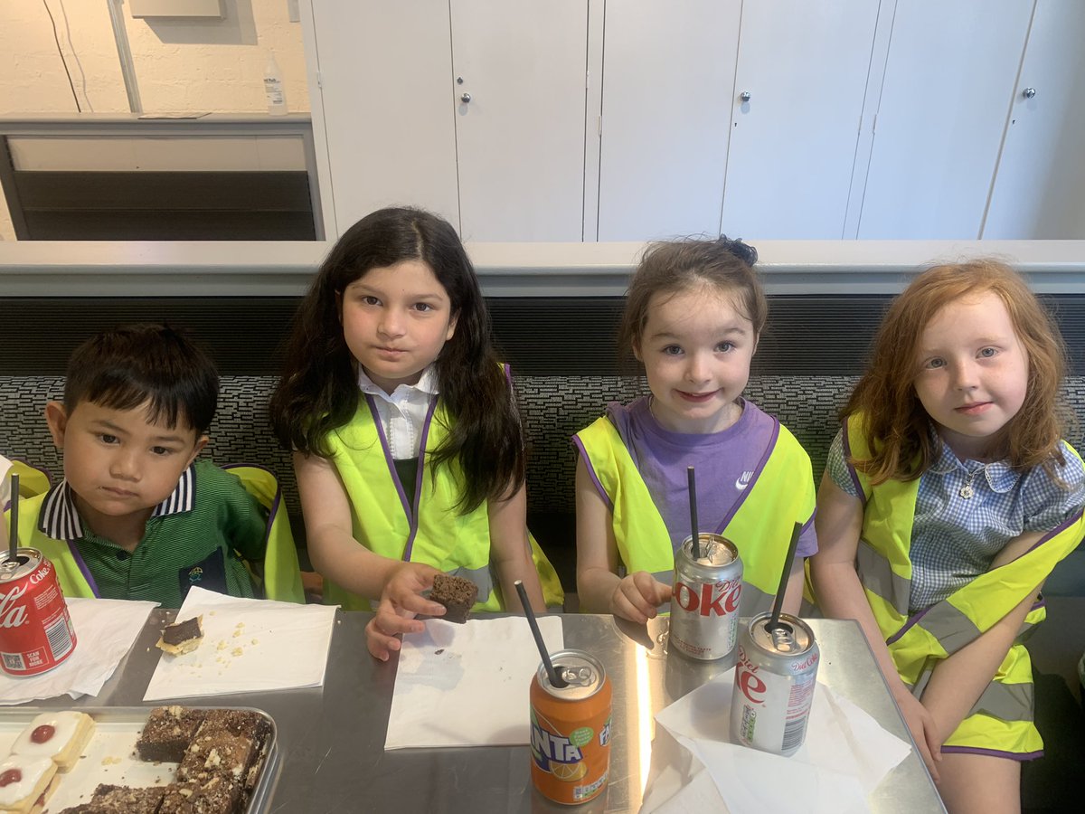 MrsReillyPT's tweet photo. Thank you to @LaunchFoods for an amazing morning at Launch Coffee for our citizenship winners! What a treat! 🙏☀️🧁☕️@RiversideGovan https://t.co/bd8D4lnao8